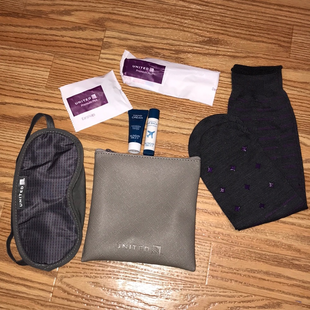 United Airlines amenity Set